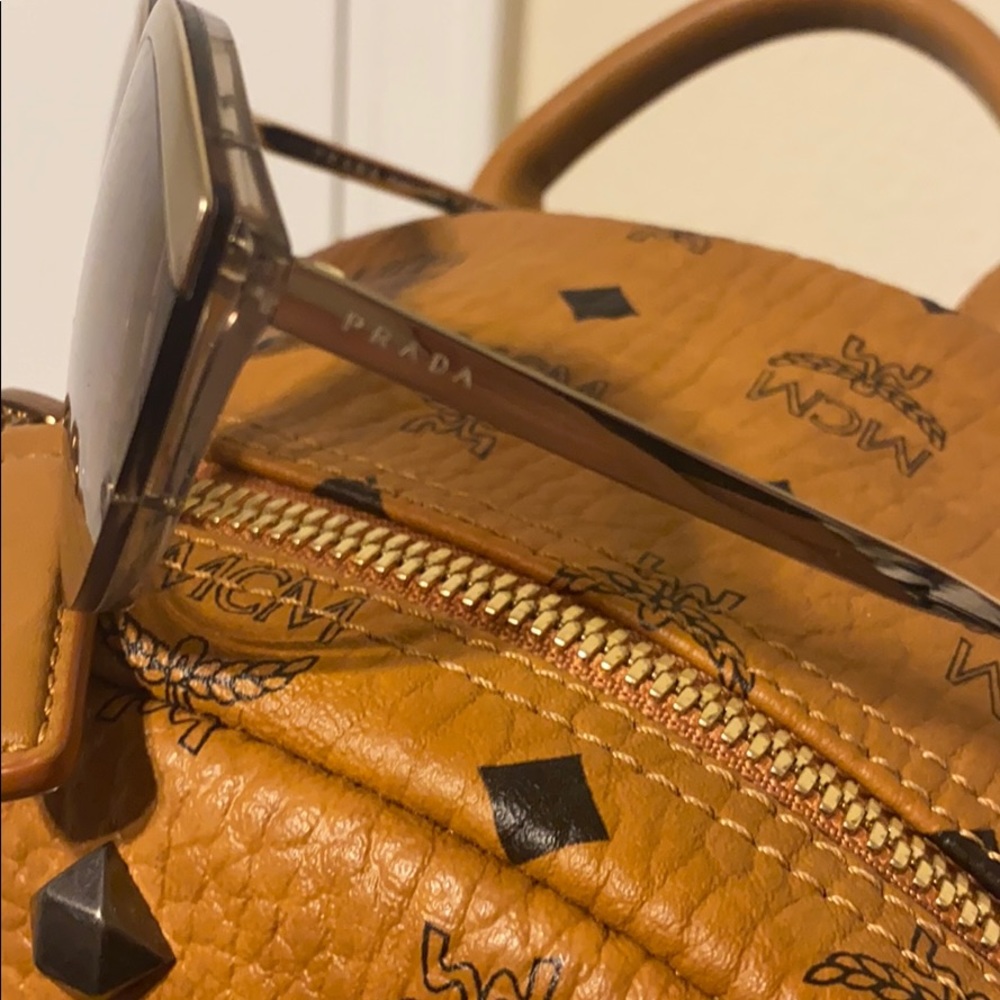 Women’s authentic Prada sunglasses - Picture 2 of 6